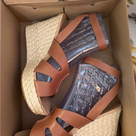 NWT UGG Careena Wedge Sandal in Chestnut Size 8.5 - Picture 7 of 11
